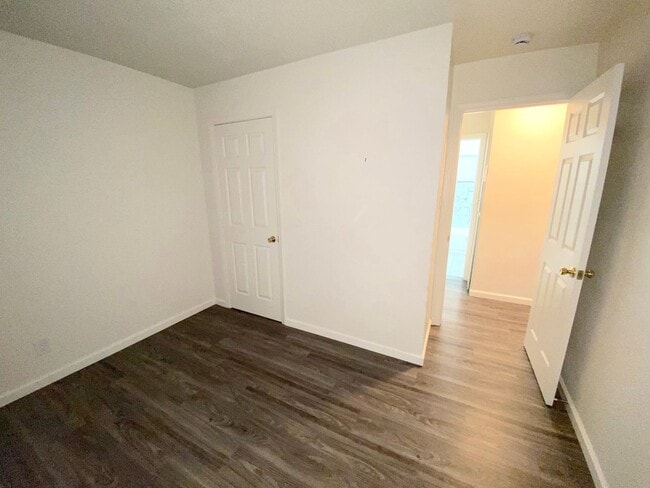 Building Photo - Lovely 3 Bedroom, 2 Bath House - Washer/Dryer, Dishwasher, Long Driveway, Fenced Backyard