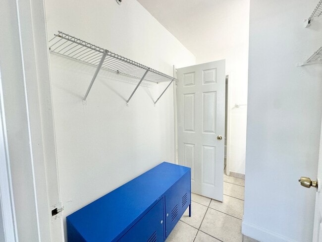 Building Photo - Amazing location: Close to Lincoln & the beaches: 1bed/1bath at the iconic Decoplage: available n...