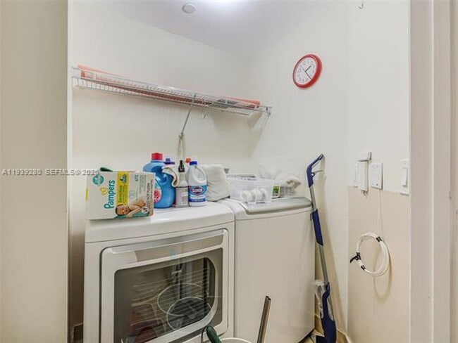 Building Photo - 3330 NE 190th St