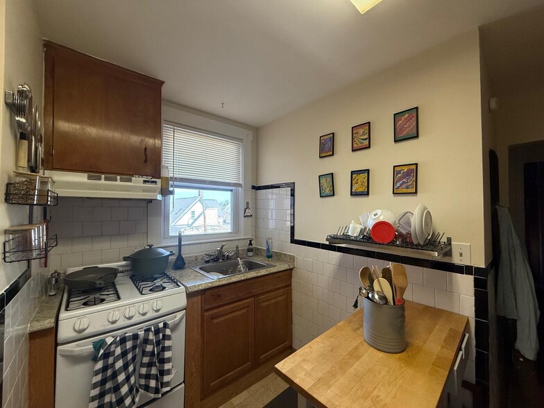 Building Photo - 235A Highland Ave