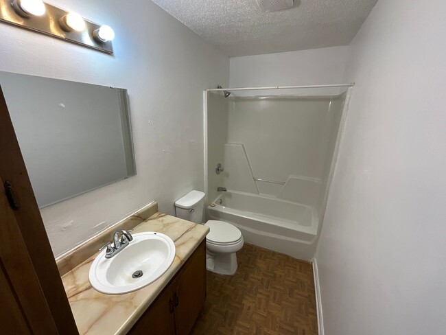 Building Photo - Spacious Brick 3/1 in Marianna in Quiet Cul-de-Sac