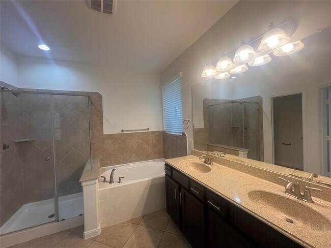 Building Photo - 6030 Clymer Mdw