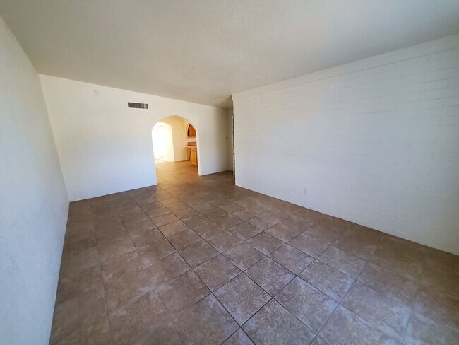 Building Photo - 4 bedrooms and 2 bathrooms with A/C.