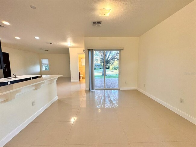 Building Photo - 8227 Vineland Oaks Blvd