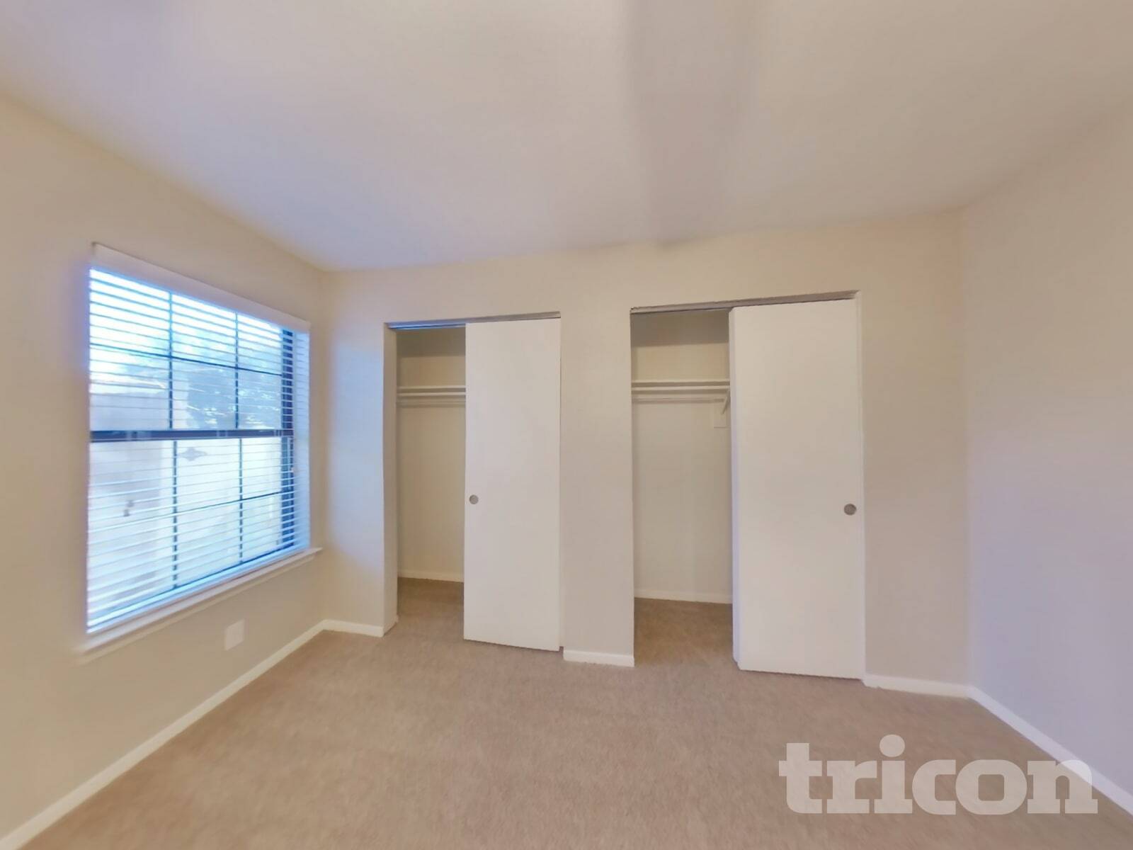 Building Photo - 921 Loganwood Dr