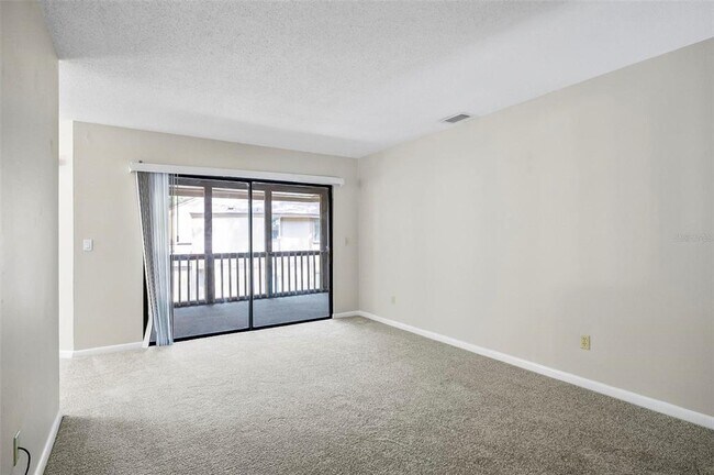 Building Photo - 14 Oakmont Ct