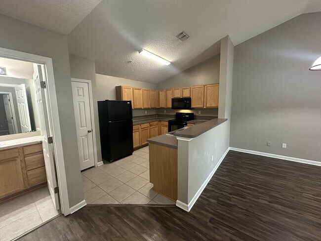 Building Photo - 575 Oakleaf Plantation Pkwy #615