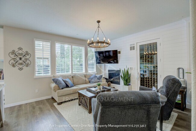 Building Photo - Upgraded Lincoln Crossing Oasis | Walking distance to MANY ammenities