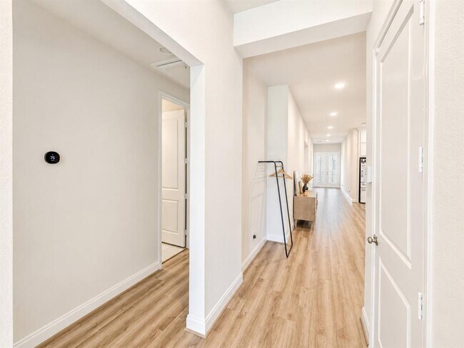 Building Photo - 326 Kays Path