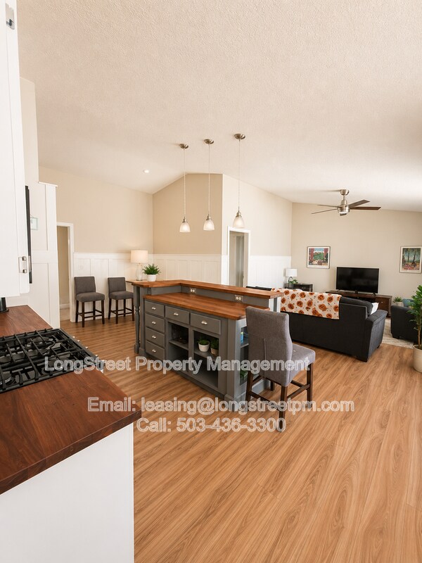 Building Photo - 3206 SE Summerfield Dr