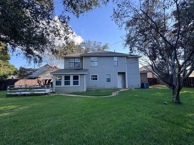 Building Photo - 315 Parkwood Pl