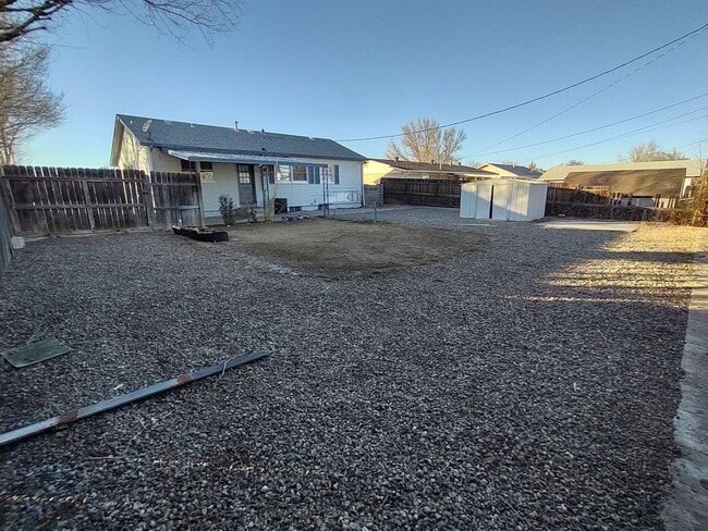 Building Photo - ALL PROSPECTIVE TENANTS MUST SUBMIT A $58 ...