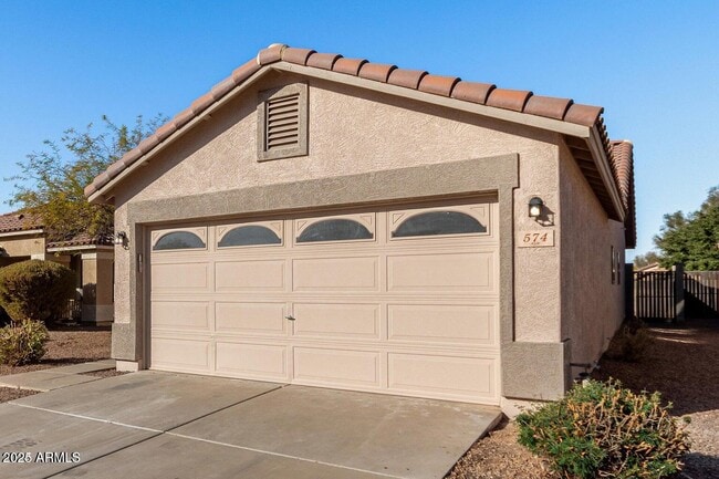 Building Photo - 574 W Kingman Dr