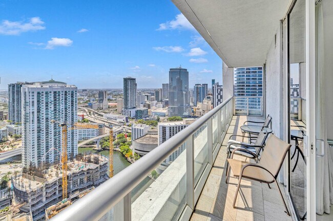 Building Photo - 485 Brickell Ave