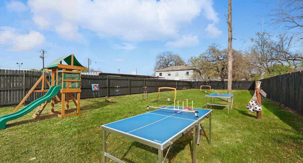 Building Photo - 2336 Minnie St