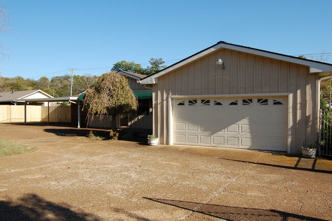 Building Photo - 101 Loretta Dr