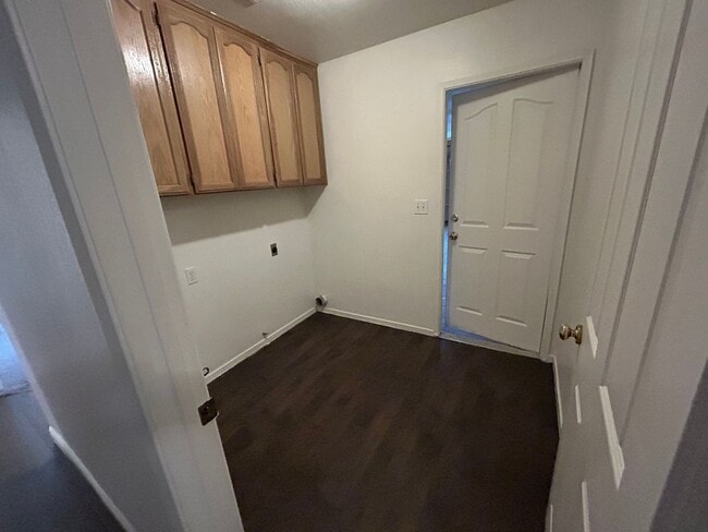 Building Photo - 4 bedroom home