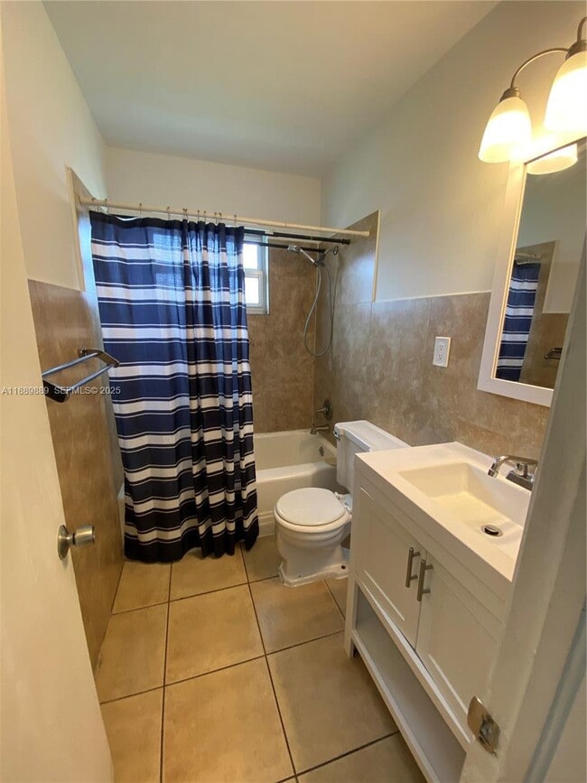 Building Photo - 2215 Adams St