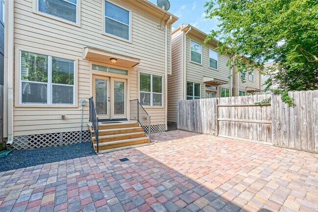 Building Photo - 5708 Petty St