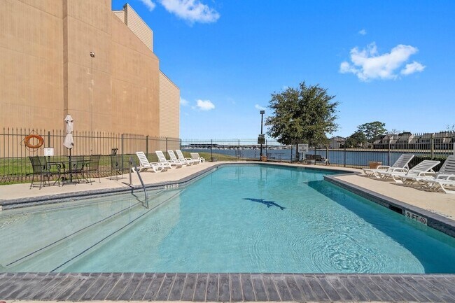 Building Photo - 12600 Melville Dr