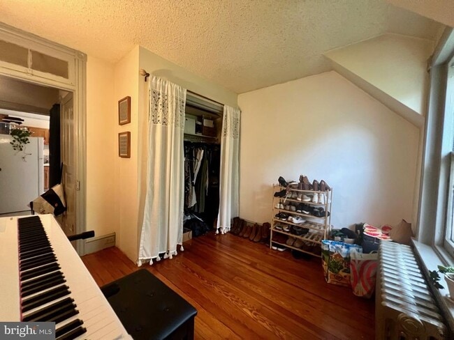 Building Photo - 1507 W 14th St