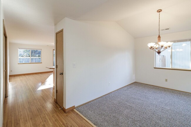 Building Photo - Ask About Our $500 Off Move In Special - N...