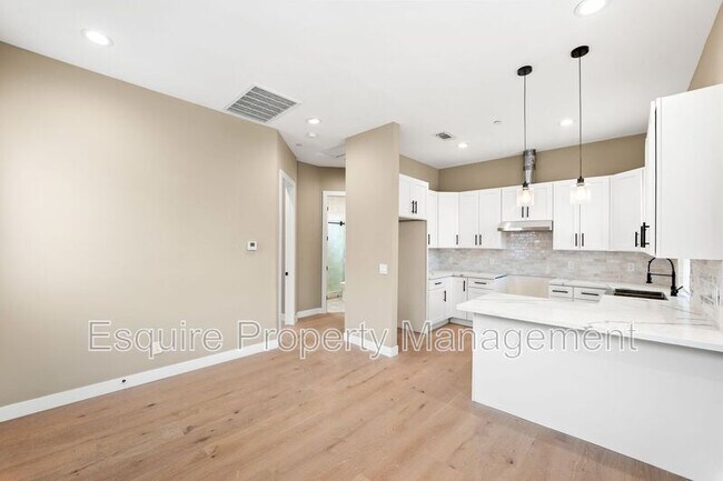 Building Photo - 547 Carty Dr
