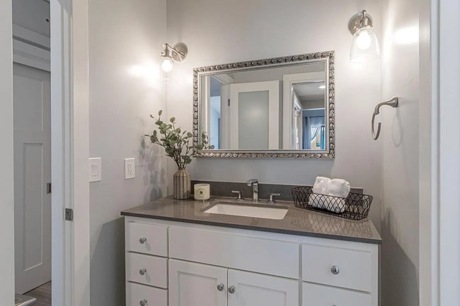 Building Photo - Beautiful Unit! 1 bedroom, 1 bathroom unit...