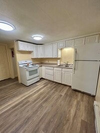 Building Photo - 3 bedofrd st bath