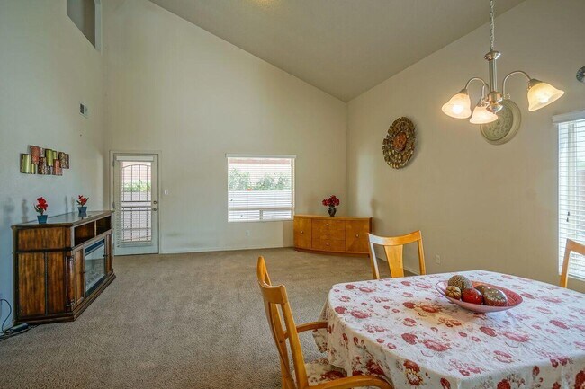 Building Photo - 2045 N Ensenada Cir SE