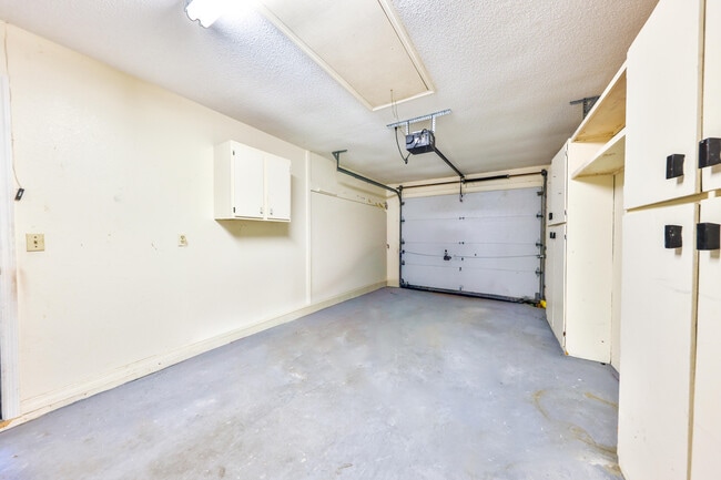 Building Photo - 3901 Loquat Rd