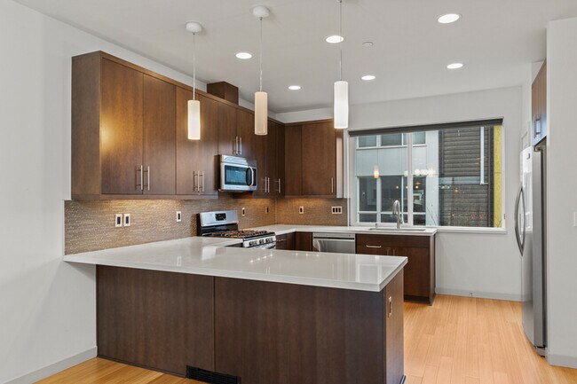 Building Photo - 1624 E Yesler Wy