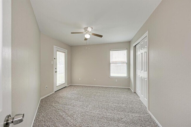 Building Photo - 601 Timothy John Dr