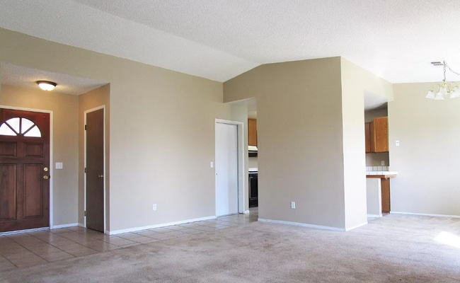 Building Photo - 325 Cantebury Dr