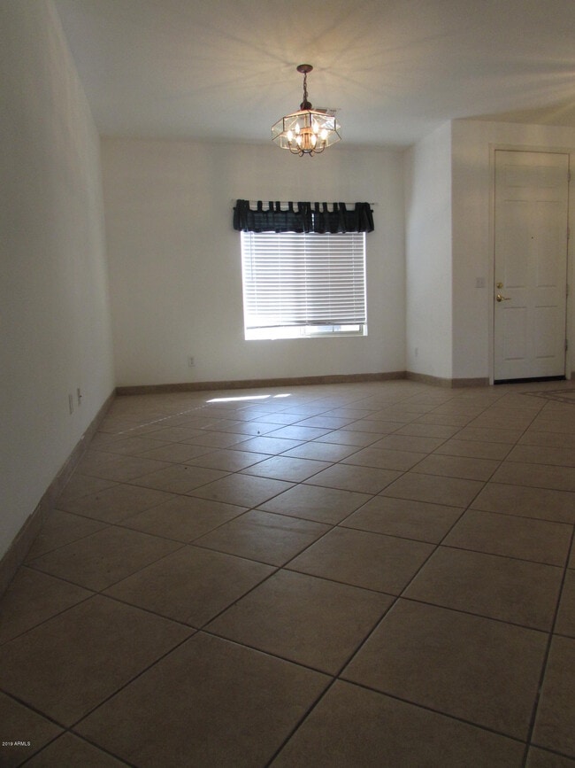 Building Photo - 1042 E Canyon Way
