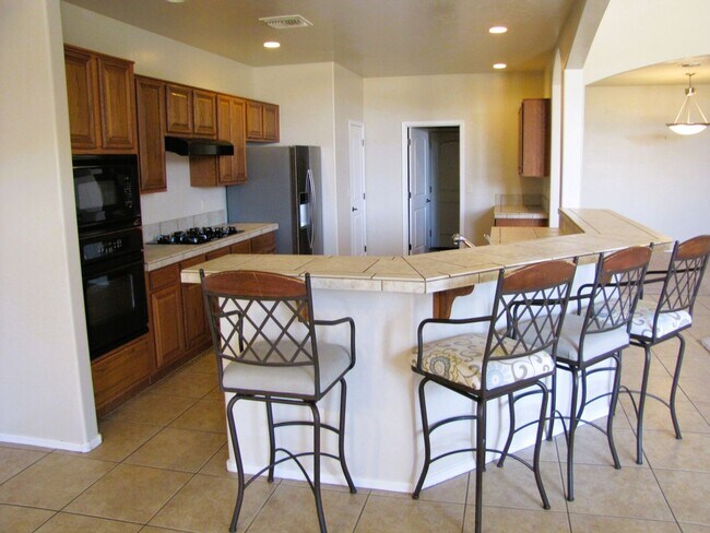 Building Photo - Spacious 3BR/2BA/2.5 CG, 2167 sq.ft. renta...