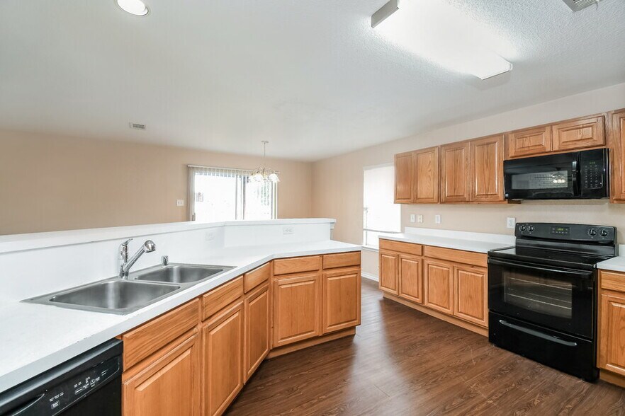 Building Photo - 5328 Nueces Ln