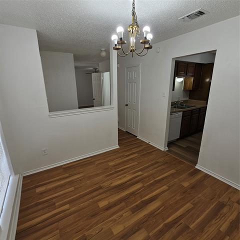 Building Photo - 1400 Darr St