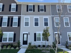Building Photo - 203 Presidents Pointe Ave