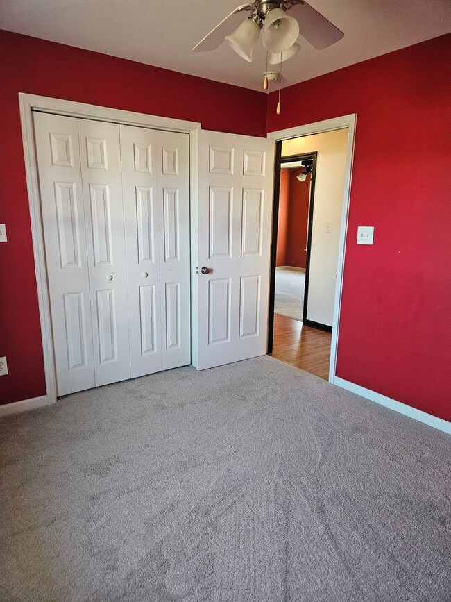 Building Photo - 208 Killdeer Dr