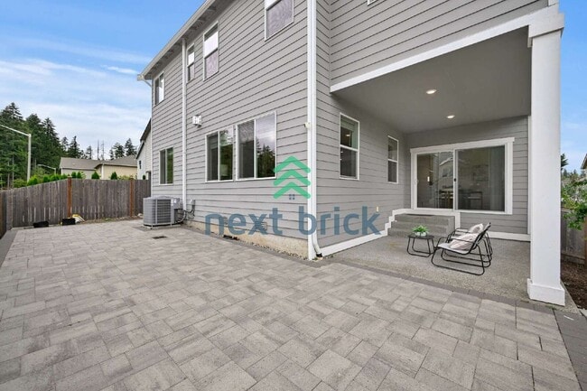 Building Photo - 5 Bed and 2.75 Bath, Spacious Maple Valley Home with Office, Loft & 2-Car Garage Available for Rent!
