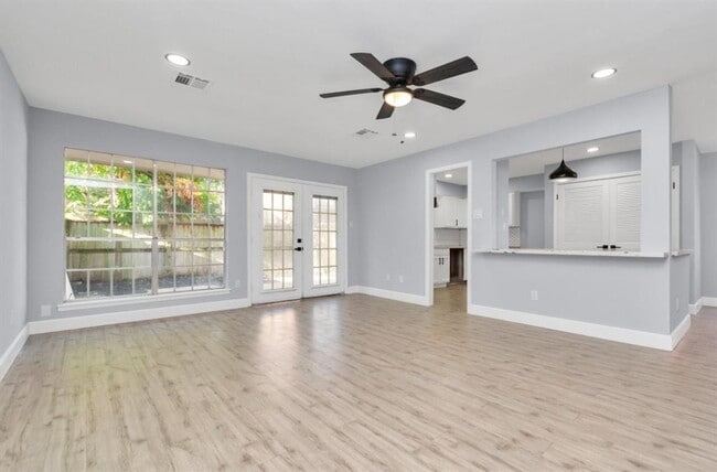 Building Photo - 9404 Beechnut St