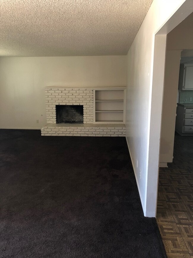 Building Photo - 3 BEDROOM APPLE VALLEY HOME