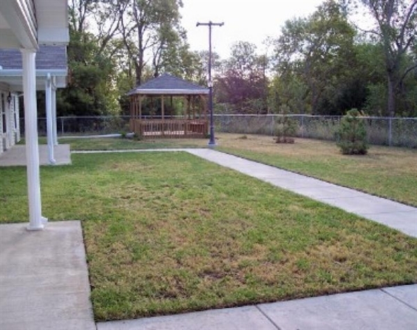 Yard - Riverview Villas