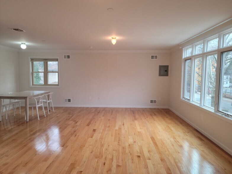 Building Photo - 65 Bard Ave