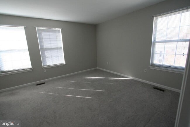 Building Photo - 6233 Sandpiper Ct