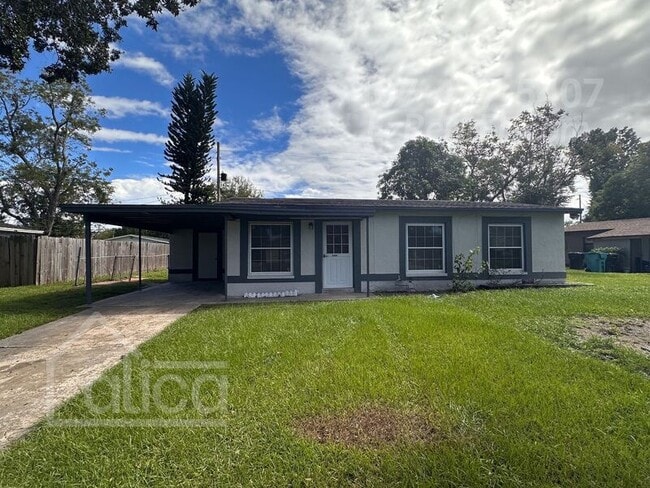 Building Photo - 2155 Aaron Ave