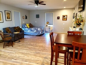 Building Photo - 6820 1/2 North Montana Avenue-SI ID1492821P