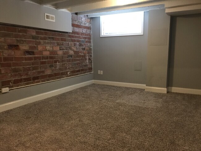 Building Photo - Charming 2 Bedroom/2.5 Bathroom Townhome in Highlandtown, MD!