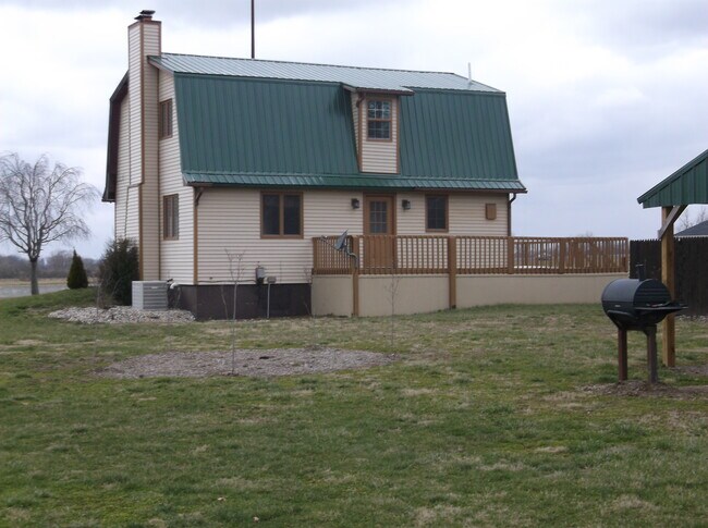 Building Photo - 8362 S US Highway 41